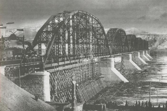 В строительстве железнодорожного моста в Красноярске в конце XX века принимали участие итальянские рабочие